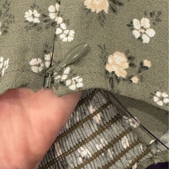 NWOT Reformation Cave Blouse Green Cera Floral Ditsy Romantic Size 10 - Picture 11 of 11